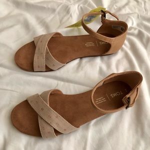 TOMS women’s sandals